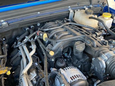 Used 2023 Jeep Gladiator Sport image 12