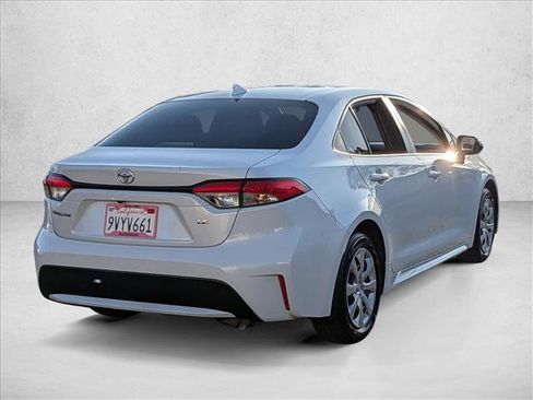 Used 2022 Toyota Corolla LE image 5