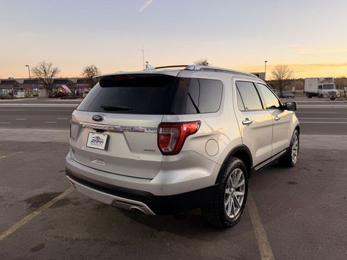 Used 2017 Ford Explorer Limited image 7