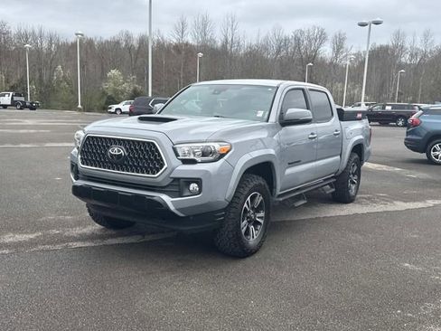 Used 2019 Toyota Tacoma TRD Sport w/ Technology Package image 8