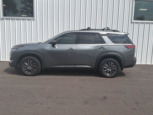 Used 2022 Nissan Pathfinder SV AWD/4WD image 3