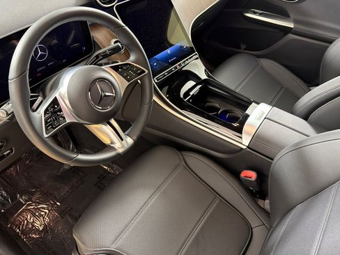 Used 2026 Mercedes-Benz GLC 300 image 9