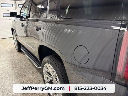 Used 2020 GMC Yukon SLT w/ Premium Edition AWD/4WD image 10