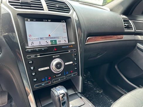Used 2017 Ford Explorer Platinum AWD/4WD image 22
