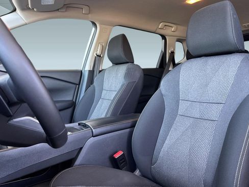 Used 2025 Nissan Rogue SV FWD image 21
