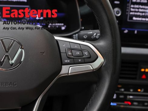 Used 2025 Volkswagen Jetta SE FWD image 16