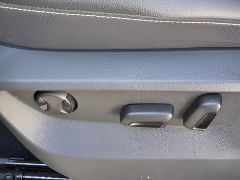 Used 2023 Volkswagen Atlas SE w/ Black Wheel Package image 16