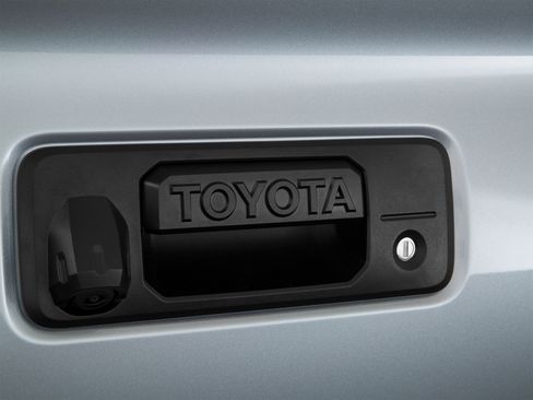 Used 2017 Toyota Tacoma TRD Sport w/ Premium & Technology Package AWD/4WD image 90