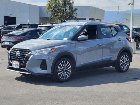 Used 2021 Nissan Kicks SV FWD image 2