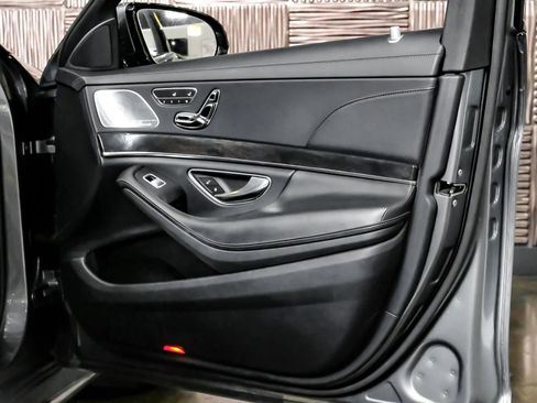 Used 2019 Mercedes-Benz S 560 Sedan image 44