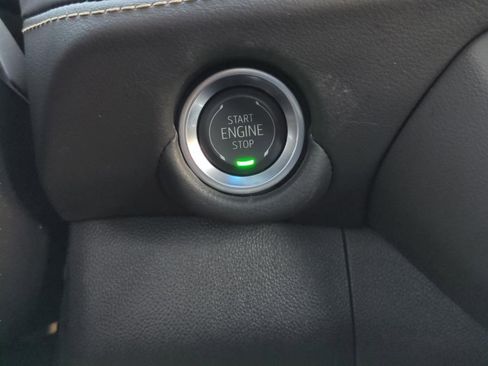 Used 2025 Chevrolet Suburban Premier image 24