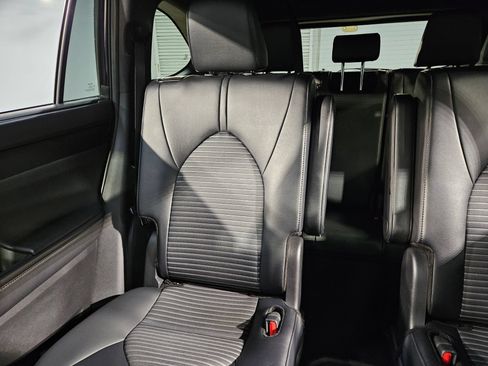 Used 2025 Toyota Highlander XSE AWD/4WD image 12