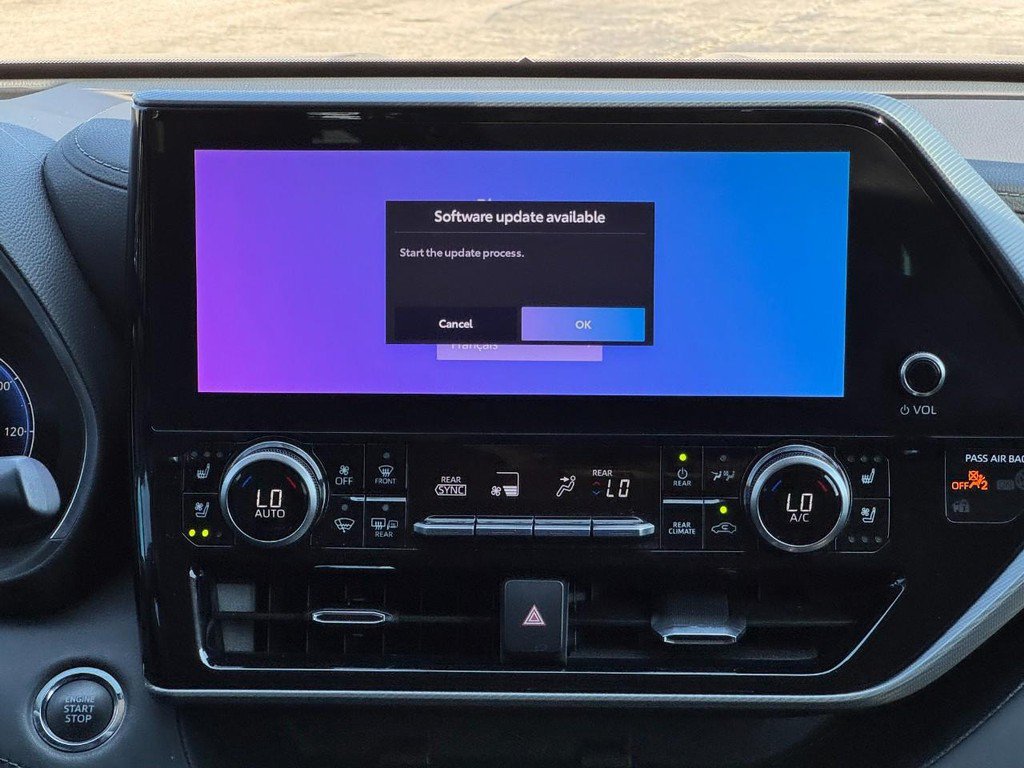 Used 2023 Toyota Highlander Platinum FWD image 21