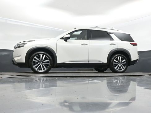 Used 2024 Nissan Pathfinder Platinum w/ Cargo Package image 42