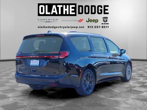 New 2026 Chrysler Pacifica Select image 7