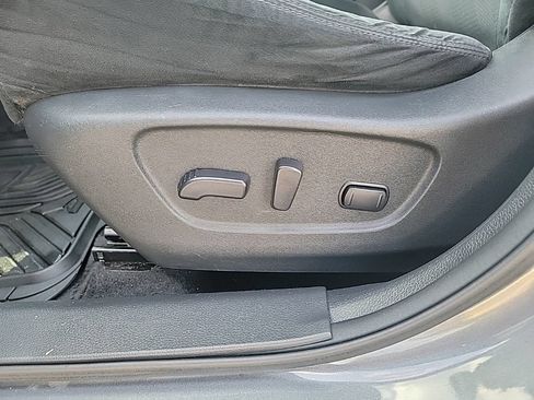 Used 2016 Nissan Rogue SV AWD/4WD image 21