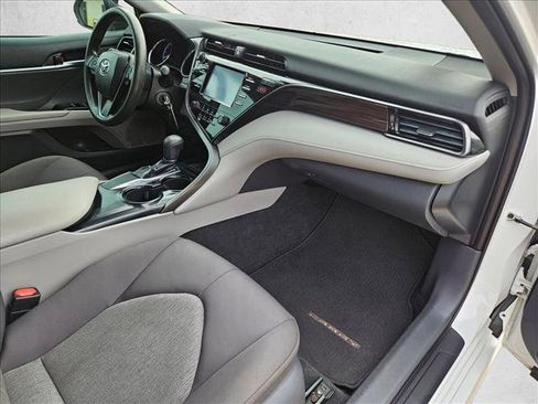 Used 2019 Toyota Camry LE image 21