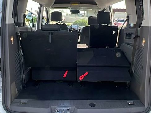 Used 2022 Ford Transit Connect XLT image 14