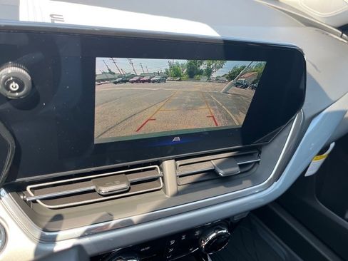 New 2025 Chevrolet Trax LT w/ Sunroof Package image 17