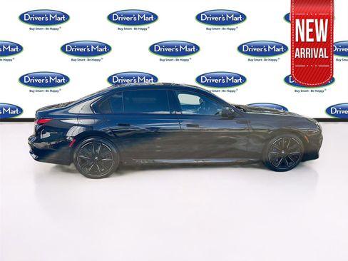 Used 2023 BMW 740i w/ Parking Assistance Package image 9