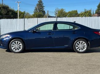 Used 2014 Lexus ES 300h w/ Premium Package w/Bamboo Trim FWD video 2