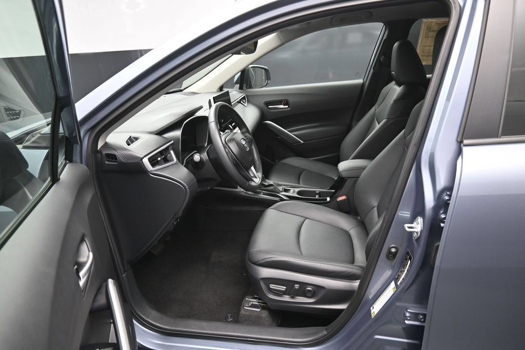 Used 2024 Toyota Corolla Cross XLE w/ Black Badges Package (TMS) AWD/4WD image 9