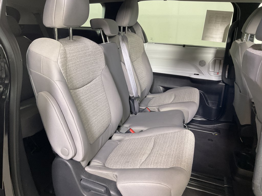 Used 2025 Toyota Sienna LE FWD image 22