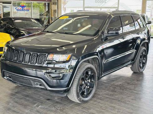 Used 2019 Jeep Grand Cherokee Laredo AWD/4WD image 16