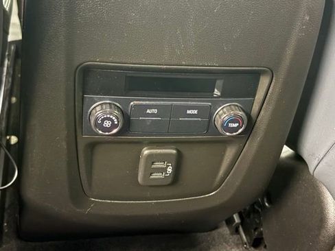 Used 2020 Buick Enclave Essence FWD image 12