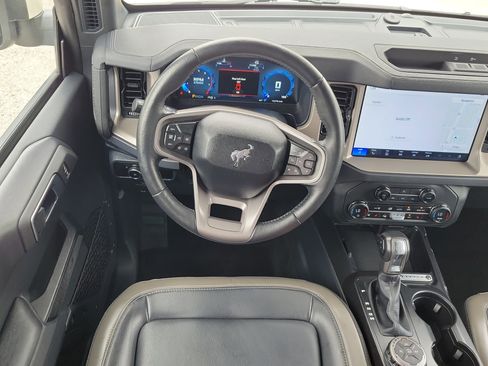 Certified 2025 Ford Bronco Outer Banks AWD/4WD image 16