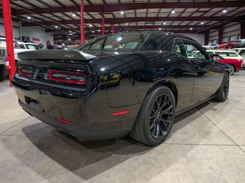 Used 2016 Dodge Challenger SRT Hellcat RWD image 8