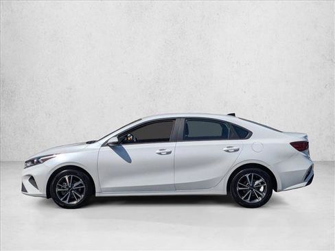 Used 2023 Kia Forte LXS w/ LXS Technology Package FWD image 9