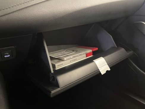 Certified 2025 Toyota Corolla SE w/ Convenience Package image 21