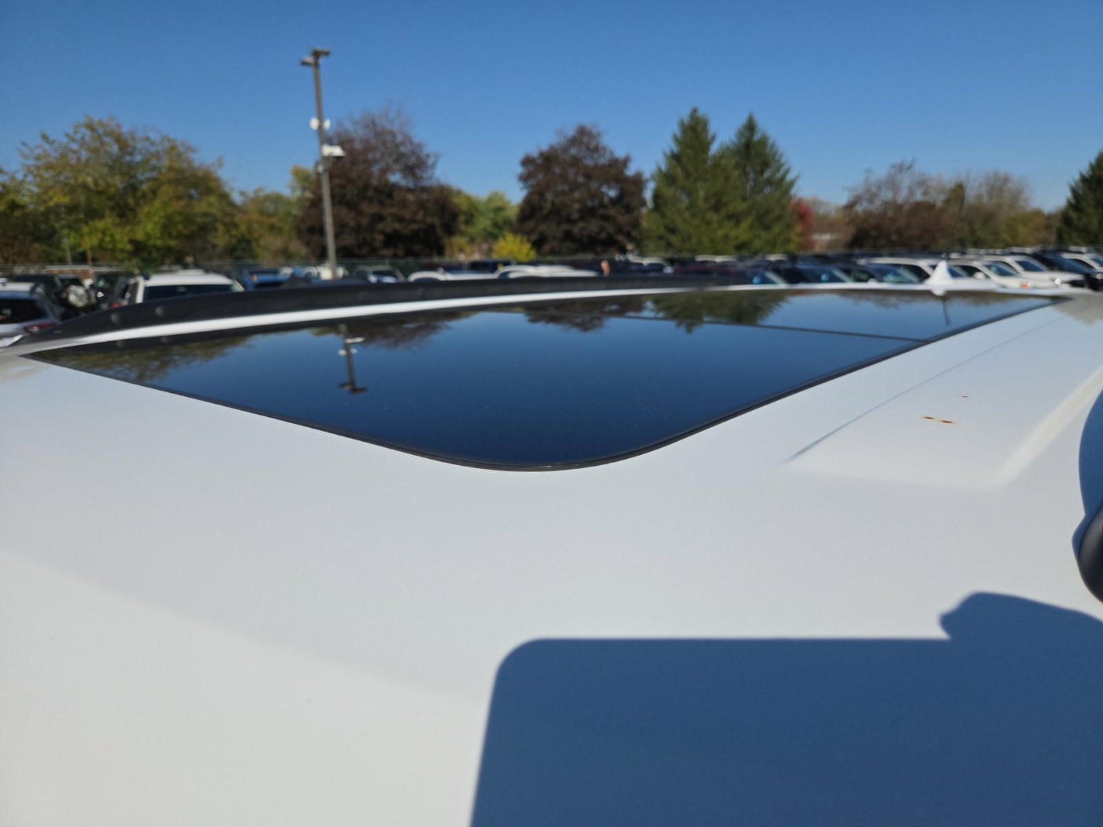 Used 2018 Ford Explorer XLT w/ Equipment Group 202A AWD/4WD image 17