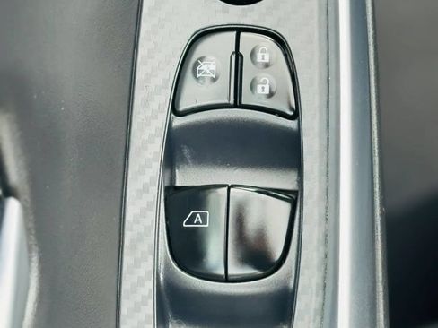 Used 2025 Nissan Sentra SR FWD image 5