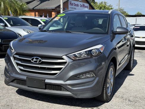 Used 2017 Hyundai Tucson SE AWD/4WD image 3