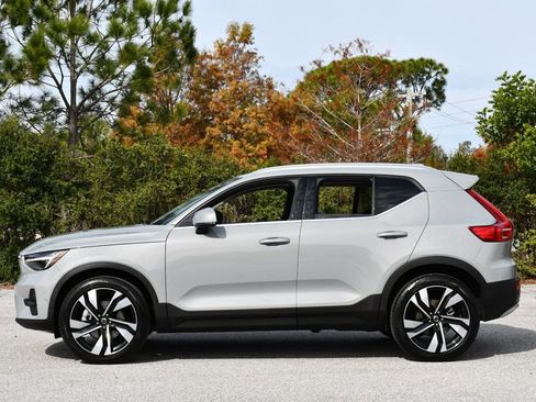 Used 2025 Volvo XC40 B5 Ultra image 3