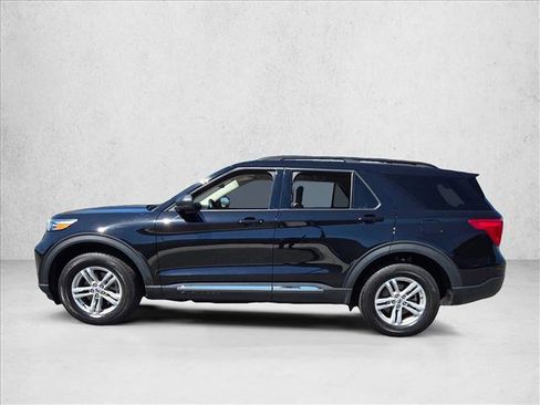Used 2023 Ford Explorer XLT image 5