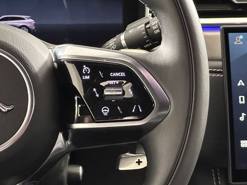 Used 2026 Jaguar F-PACE R-Dynamic S image 17