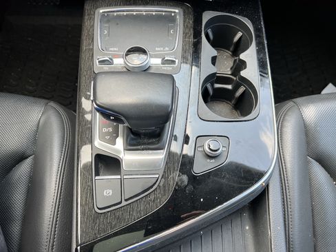 Used 2019 Audi Q7 3.0T Premium Plus w/ Premium Plus Package AWD/4WD image 26