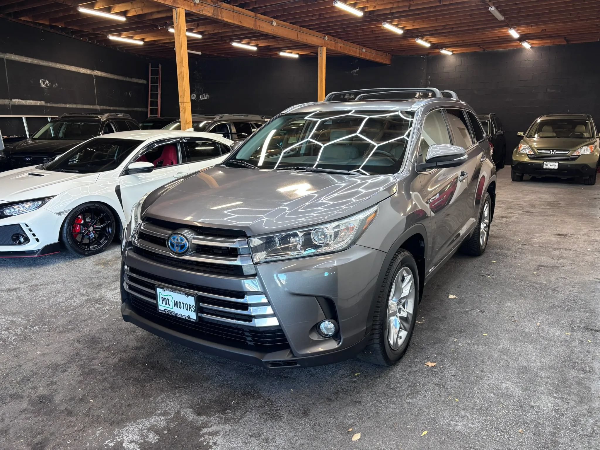 Used 2018 Toyota Highlander Limited AWD/4WD image 3