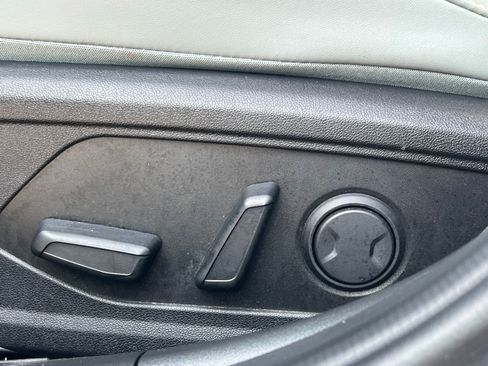 Used 2025 Hyundai Elantra Limited FWD image 26