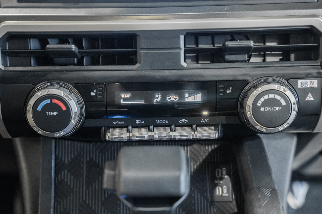 Certified 2025 Toyota Tacoma SR5 AWD/4WD image 19