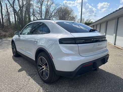 Used 2025 Porsche Macan 4 Electric AWD/4WD image 3