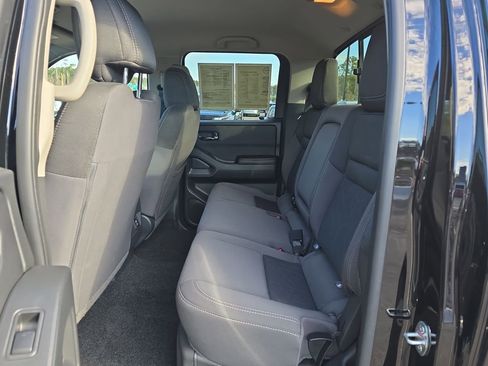 Used 2025 Nissan Frontier SV w/ SV Convenience Package image 17