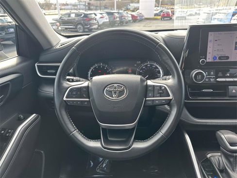 Used 2023 Toyota Highlander L image 12