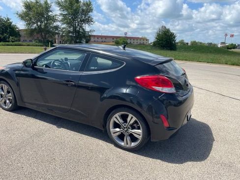 Used 2016 Hyundai Veloster w/ Option Group 03 FWD image 4