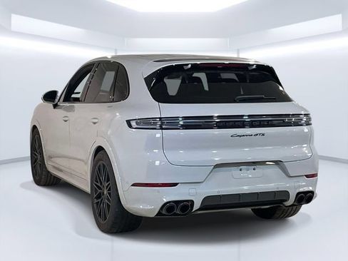 Certified 2025 Porsche Cayenne GTS AWD/4WD image 3
