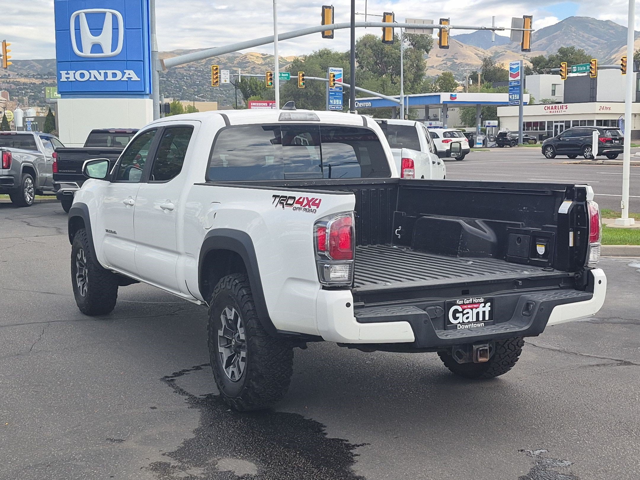 Used 2020 Toyota Tacoma TRD Off-Road w/ TRD Premium Off Road Package AWD/4WD image 8