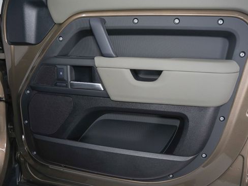 Used 2025 Land Rover Defender 110 X-Dynamic SE image 45